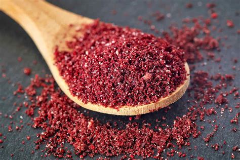 Yemeklere Can Veren Baharat: Sumak'ın Ekşi ve Ferahlatıcı Lezzeti
